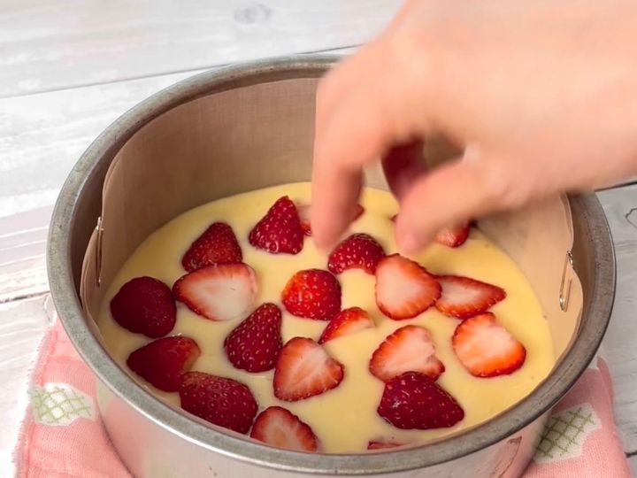 いちごヨーグルトケーキ