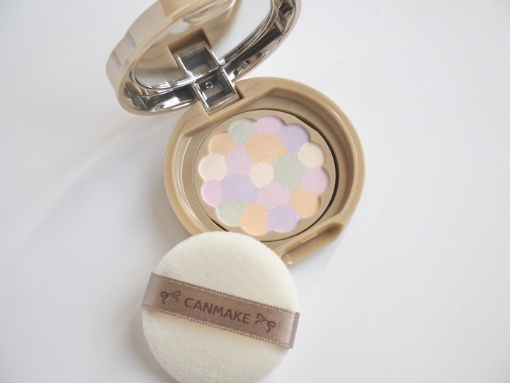 画像: 【キャンメイク】「マシュマロフィニッシュパウダー ～Abloom～ mini」01 ディアレストブーケ ¥880（税込）