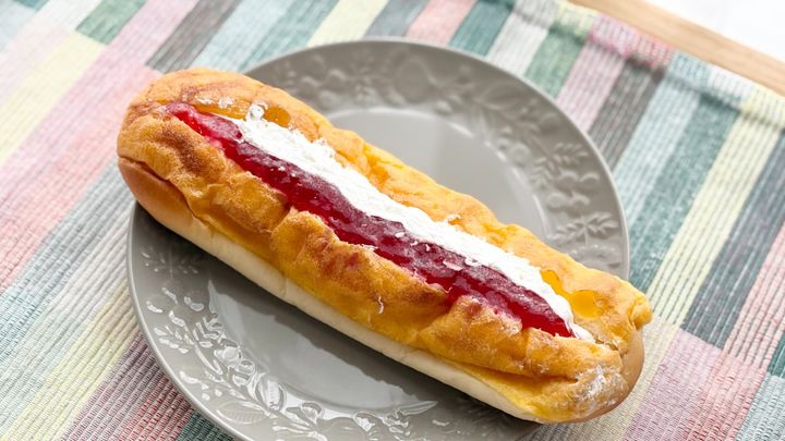 ボリュームも味も大満足！【ローソン】人気コラボのいちごパンが贅沢