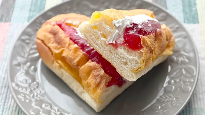 ボリュームも味も大満足！【ローソン】人気コラボのいちごパンが贅沢