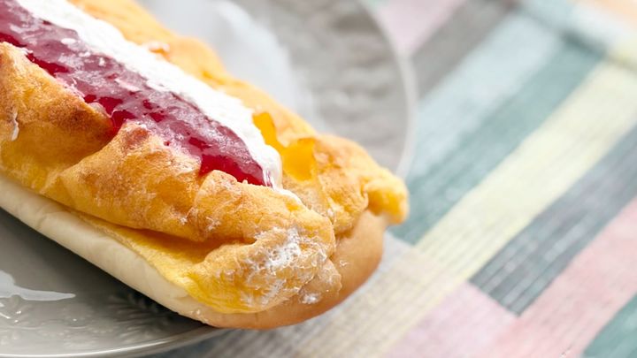 ボリュームも味も大満足！【ローソン】人気コラボのいちごパンが贅沢