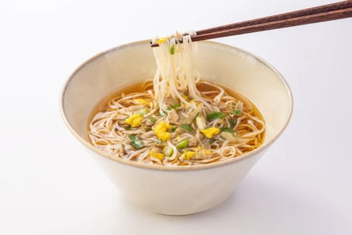 +mugi ハトムギ麺 比内地鶏スープの調理