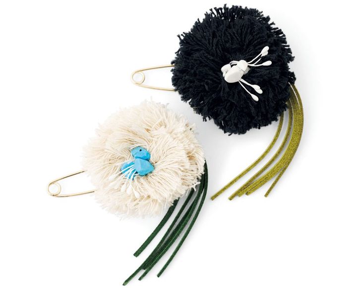 オケージョンにも普段使いにも使えるコサージュ