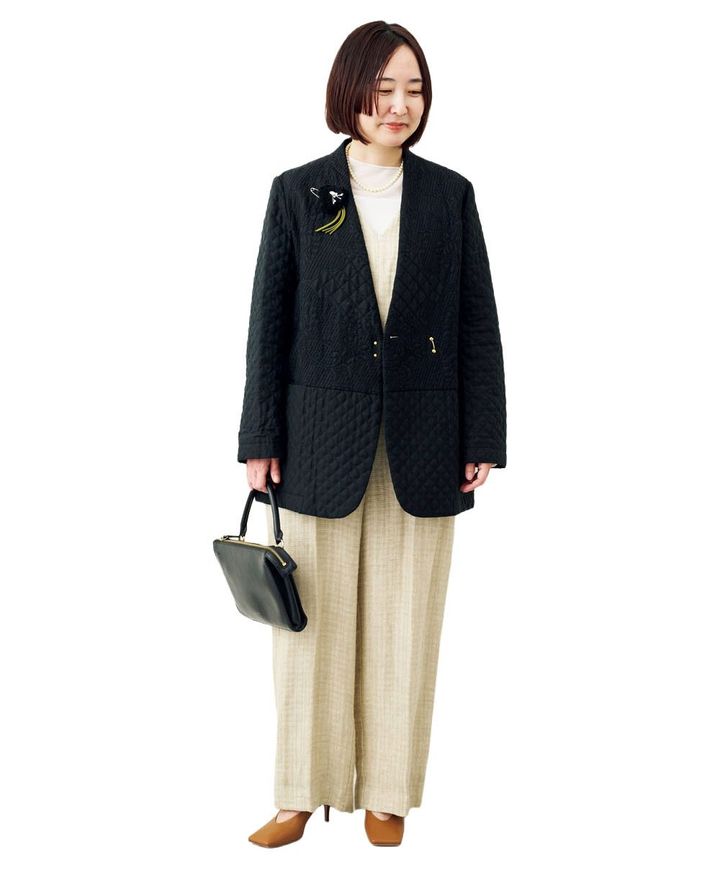 オケージョンで活躍中のキルティングジャケット。入学式を想定した左は華やかなツイードのオールインワンを。