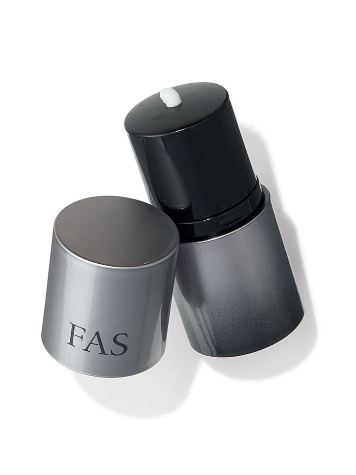 〈ファス〉のザ ブラック ナイト リペア リップマスク