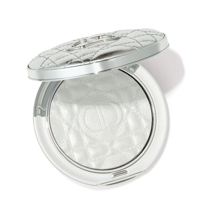 〈ディオール〉のディオールスキン フォーエヴァー グロウ ルミナイザー 06