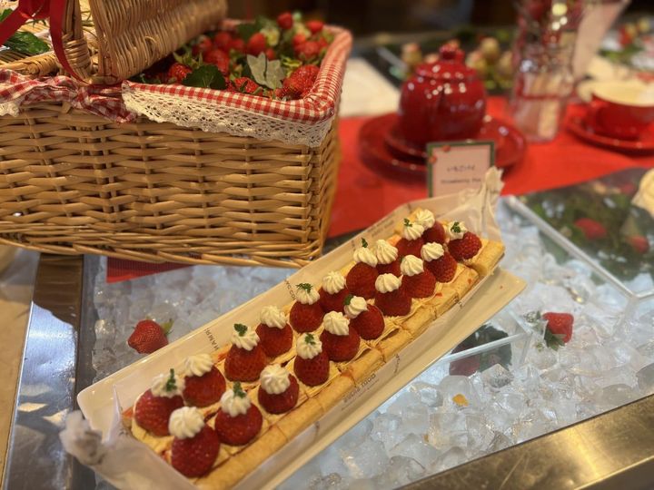 神戸ポートピアホテルのいちごスイーツブッフェ「ストロベリー・ピクニック」のシェフ一押しスイーツいちごパイ