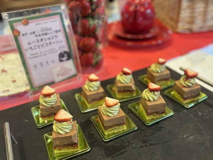 神戸ポートピアホテルいちごブッフェに登場する「ラヴニュー」のスイーツ