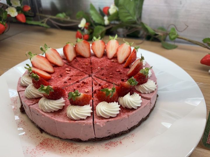 神戸ポートピアホテルのいちごスイーツブッフェ「ストロベリー・ピクニック」のいちごチーズケーキ