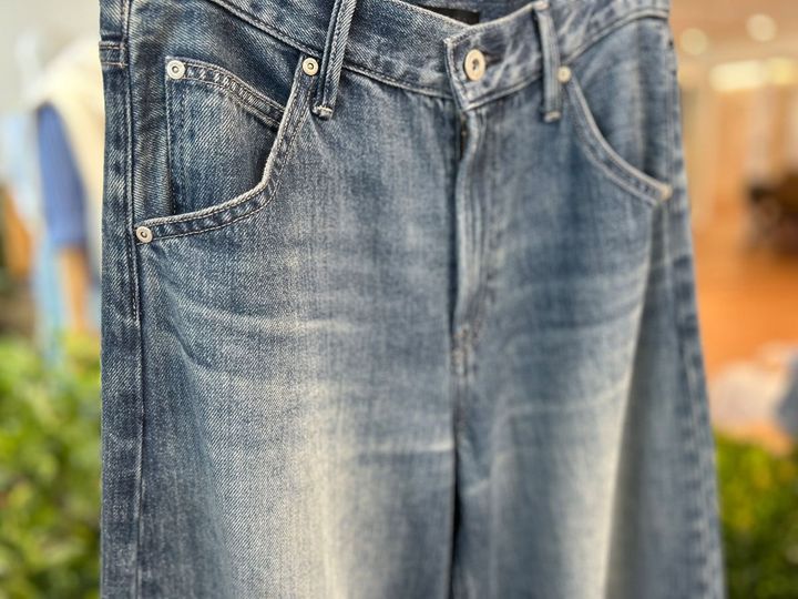 ユニクロのジーンズ。色落ち加減にもこだわりが