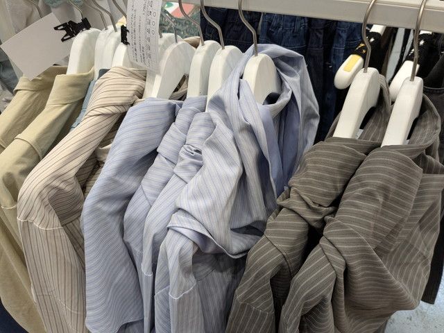 スカーフ付きシャツのカラバリ