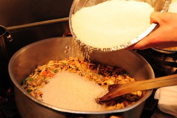 【東京都新宿区】グリル満天星で春限定「桜のロマノフ」が登場！昭和レトロな洋食屋スイーツも楽しめる