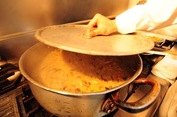 【東京都新宿区】グリル満天星で春限定「桜のロマノフ」が登場！昭和レトロな洋食屋スイーツも楽しめる