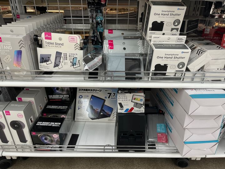 100均のタブレットスタンドが意外と便利！ダイソー・セリア・キャン★ドゥの売り場をチェック