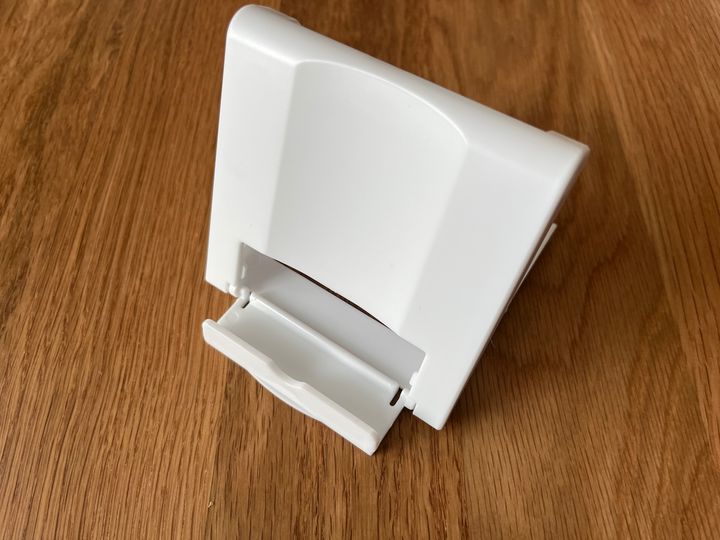 100均のタブレットスタンドが意外と便利！ダイソー・セリア・キャン★ドゥの売り場をチェック