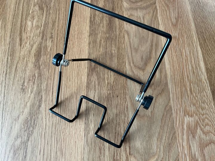 100均のタブレットスタンドが意外と便利！ダイソー・セリア・キャン★ドゥの売り場をチェック