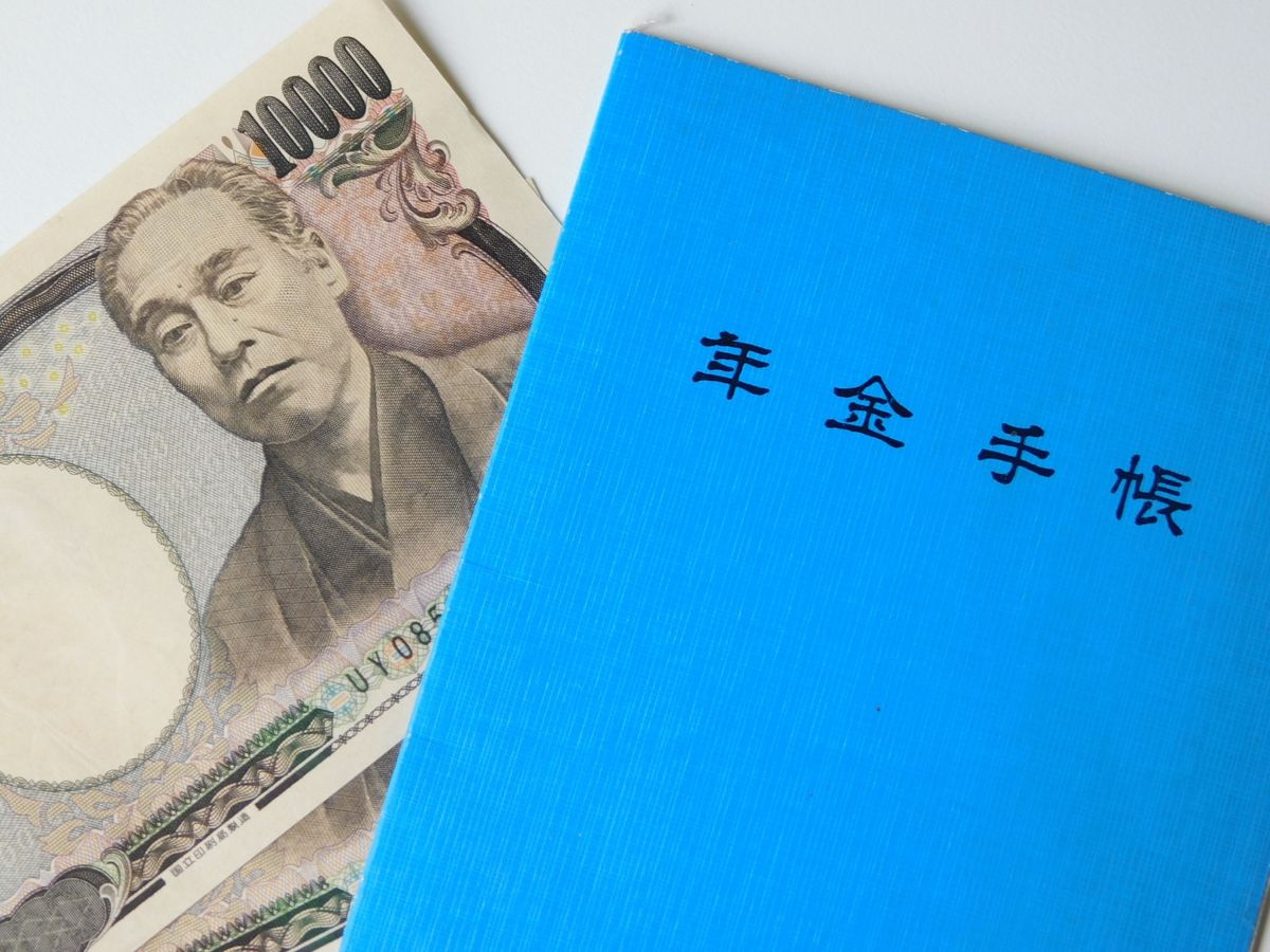 年金受給を“65歳→70歳”に繰り下げ→「受給額が42%増える」はずが…数年後、60代男性を襲った“288万円”の大誤算【お金のプロは見た ...