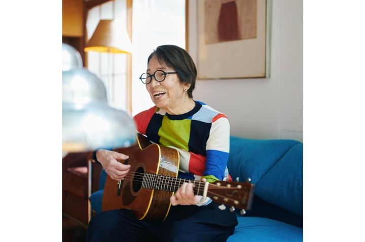 【92歳ひとり暮らし】昨年から始めた「ギター」がかっこいい！「正面に置いた鏡でチェックします」