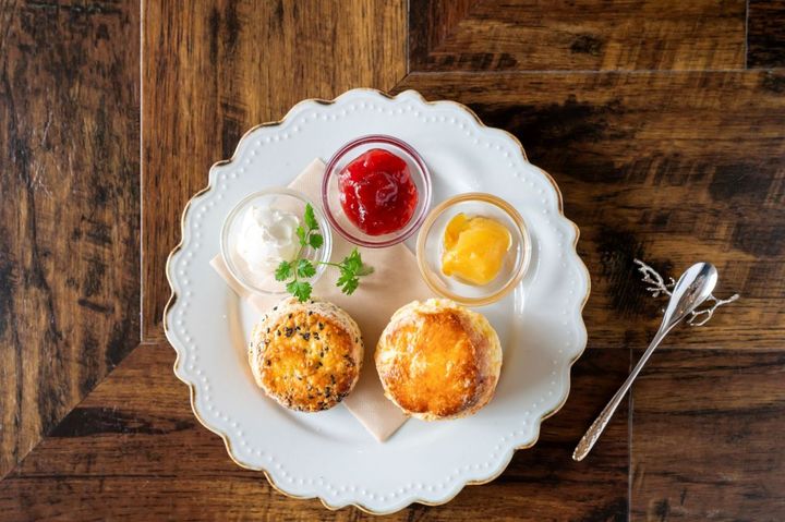 「スコーン」2個セット（プレーン×ごま） 660円