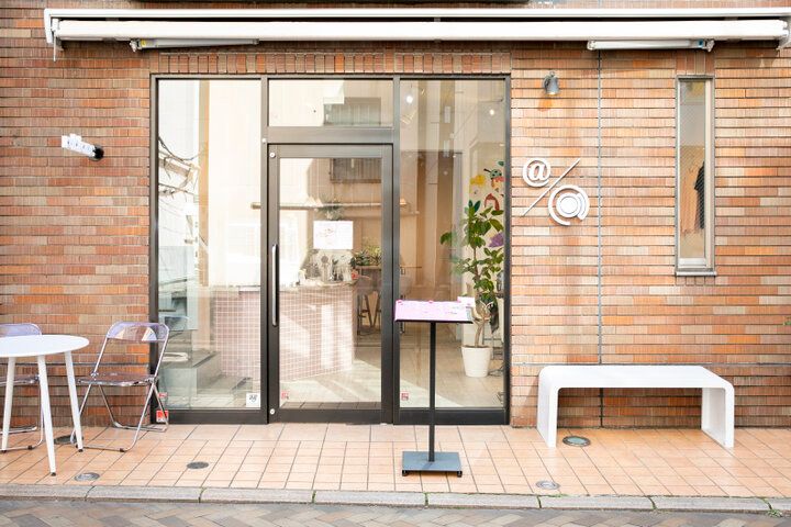 横浜元町の裏通りで見つけた♪お気に入りのお菓子を選んでホッとくつろぐカフェ「rublanc」