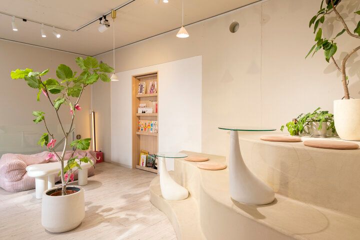 横浜元町の裏通りで見つけた♪お気に入りのお菓子を選んでホッとくつろぐカフェ「rublanc」