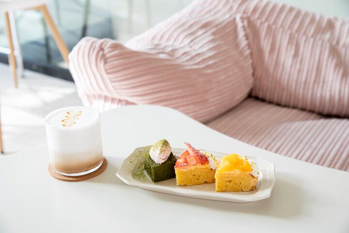 横浜元町の裏通りで見つけた♪お気に入りのお菓子を選んでホッとくつろぐカフェ「rublanc」