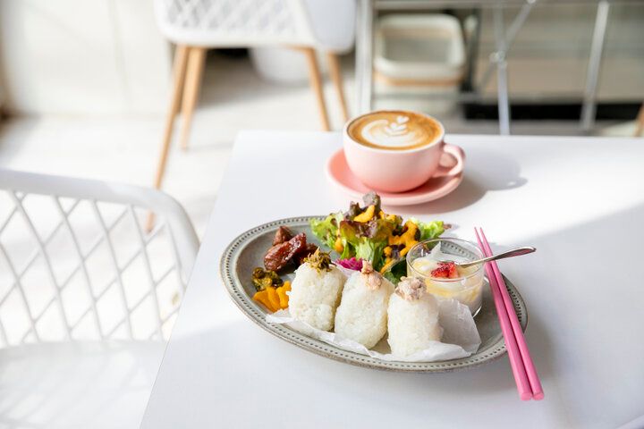 横浜元町の裏通りで見つけた♪お気に入りのお菓子を選んでホッとくつろぐカフェ「rublanc」