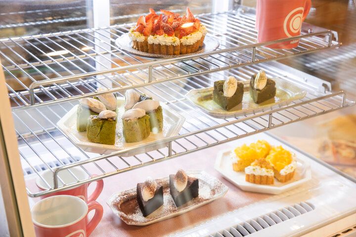 横浜元町の裏通りで見つけた♪お気に入りのお菓子を選んでホッとくつろぐカフェ「rublanc」