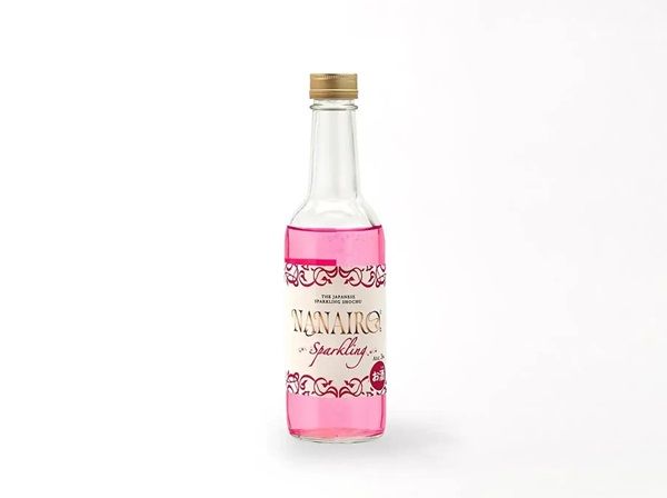 ピンク色のスパークリング焼酎「NANAIRO Sparkling」が登場！乾杯を華やかに彩る。