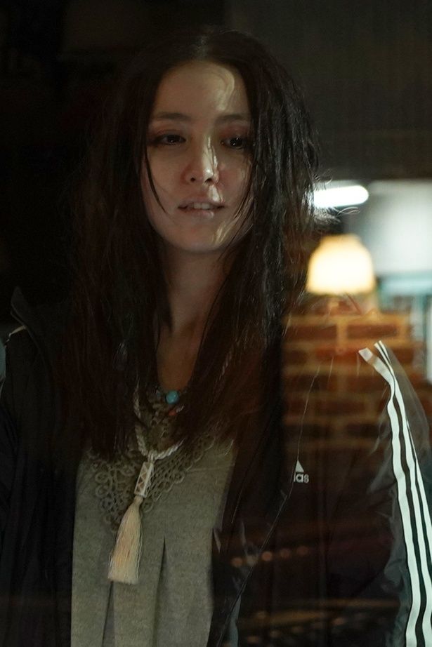 矢口朝子役の石川恋 [c]2026映画「祝山」製作委員会