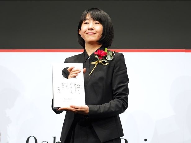 本賞を受賞した早川千絵監督が「大島渚賞」の印象を語る場面も