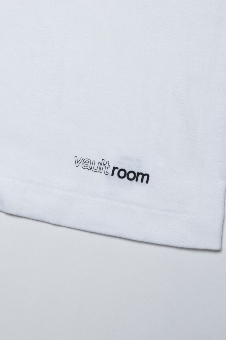 さらに、コットン100％によるやわらかな肌触り、脇に縫い目のない丸胴編みによるストレスフリーな着心地、着込むほどに生まれる独特のクタリ感、着丈をやや長めに設計したボックスシルエットも特長。まさにヘインズの王道といえるインナー用パックTシャツに。