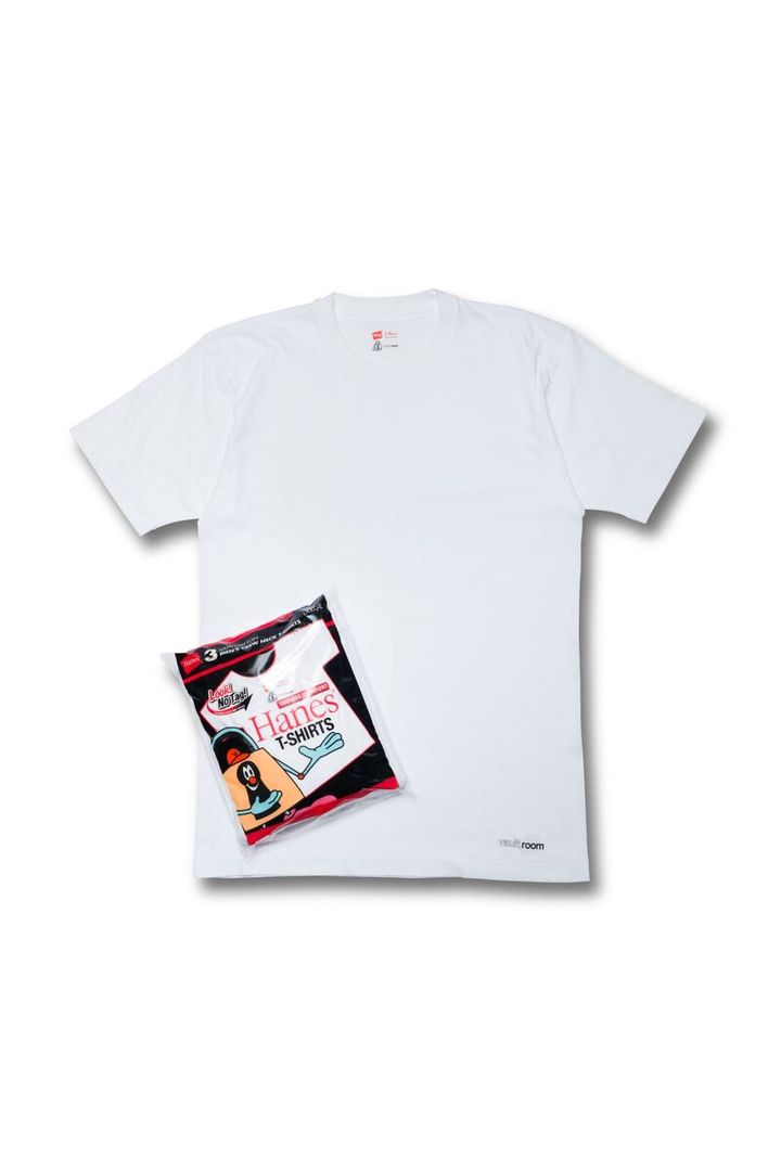 今回ベースとなるのは、Hanesのマルチパックを代表するアイテム「3P Pack T-Shirt（3枚入りパックTシャツ）」、通称・赤ラベルクルーネックTシャツ。