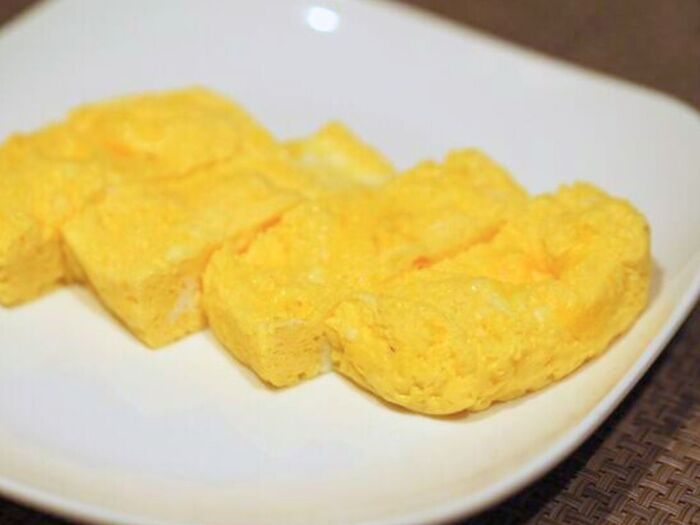 フライパンは使いません。タッパーで『卵焼き』ができちゃった！ここまで簡単にできるとは…！