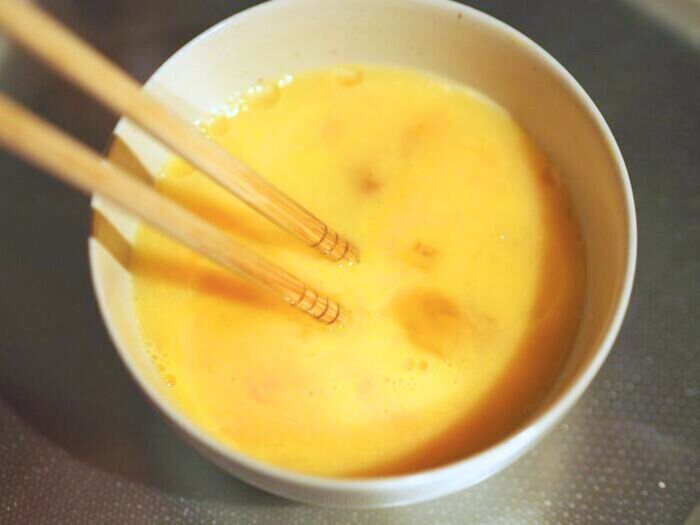 フライパンは使いません。タッパーで『卵焼き』ができちゃった！ここまで簡単にできるとは…！