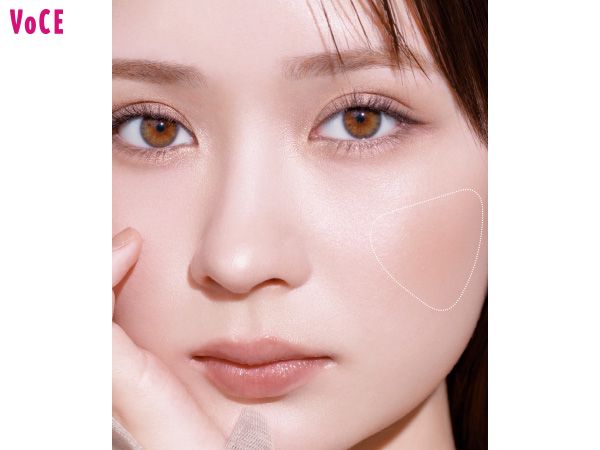 シェーディング風のベージュチーク