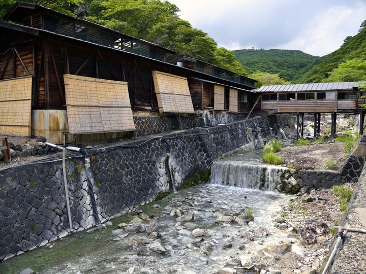 全国にある「日本百名湯」について、All About ニュース編集部は独自のアンケート調査を実施しました。その投票をまとめて作成した、「日本百名湯の中で、好き＆行ってみたい栃木県の温泉」ランキングを紹介します。