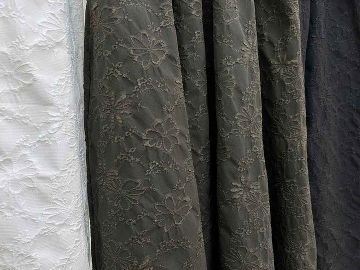 画像2: 【GU×rokh】スモッキングワンピース by rokh 各¥4,990 www.gu-global.com