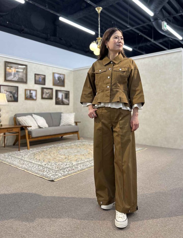 画像: 【GU×rokh】ペプラムブルゾン by rokh（Mサイズ着用） ¥4,990、バルーンパンツ by rokh（Sサイズ着用） ¥3,990、リブフリルカーディガン（7分袖） by rokh（Mサイズ着用） ¥2,990 ※太田さんの身長：159cm www.gu-global.com