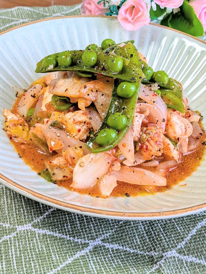 4. 工程3に縦半分にさいたスナップエンドウを入れ、さっくり混ぜ合わせる。器に盛り付ける。