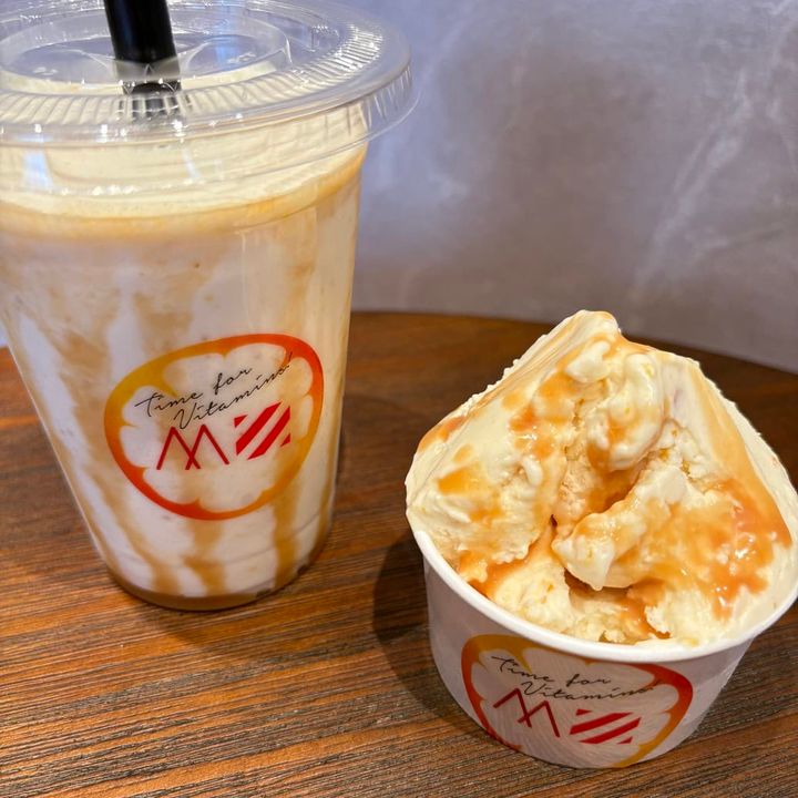 じゃばらとフローズングリークヨーグルトオレンジとアプリコットのキャラメルソース