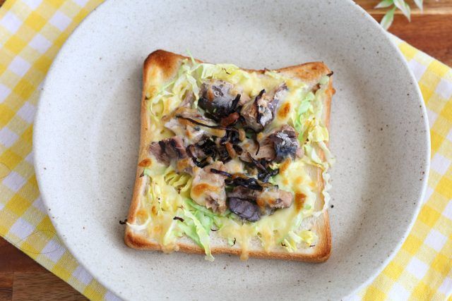 鯖とキャベツの塩昆布マヨトースト