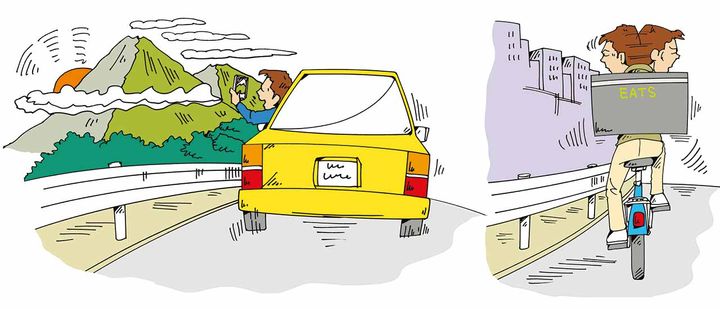 運転しながらのスマホ操作は厳罰化のおかげで減少はしているが、観光地などでは運転手だけではなく、同乗者の急な「止めて！」などリクエストがあるかもしれない…。週末観光ドライバーは運転に不慣れなことに加えて、知らない道ということもあるので、気を引き締めよう。コロナウイルスの影響で在宅需要が増えて以来、目にすることが増えたデリバリー業者。目的地を探したりなど運転が不安手になることもあるので、ライダー側でも注意が必要だ。