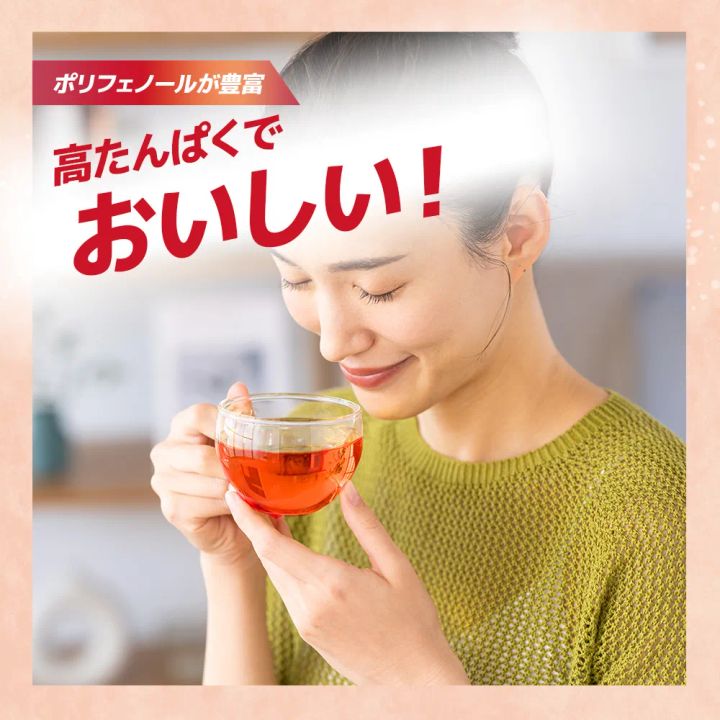 ルイボスティープラスを飲む女性