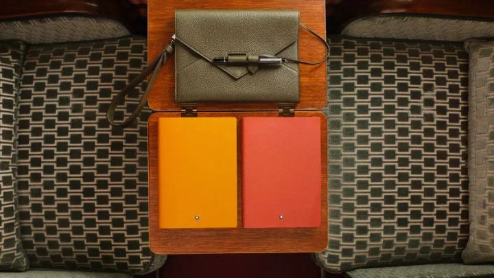 モンブランのレザーグッズとノートブック