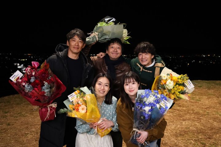 ドラマ『ラムネモンキー』クランクアップの様子 （C）フジテレビ width=