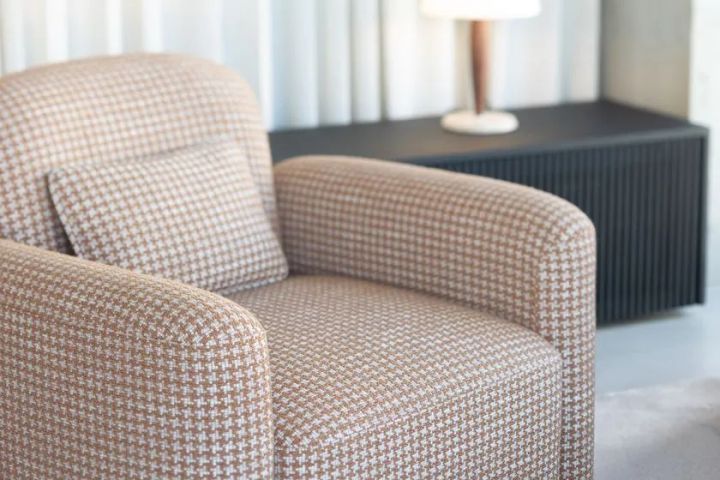 千鳥格子柄 ラウンドアームチェア