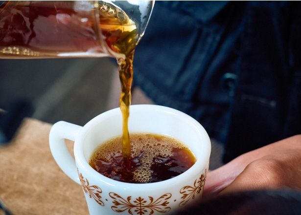 「COLOMBIA JONA THAN GASCA」(1CUP1100円)。「pyrex(パイレックス)」を使うなど、コーヒーカップまでアメリカスタイル