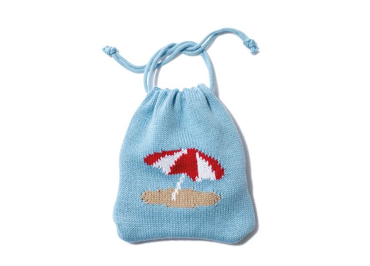 夏のビーチを思わせるレトロかわいい巾着ポーチ。