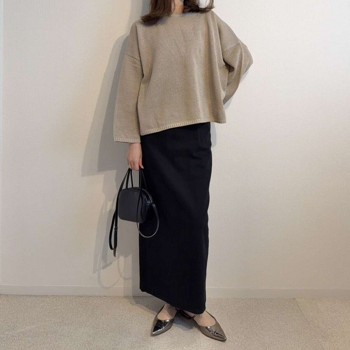 MICA＆DEAL ボートネックルーズニットプルオーバーのスカートコーデ
